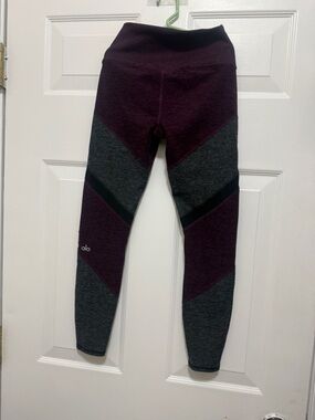 ALO Yoga women XXS Colorblock Leggings in Plum, gray  & Black